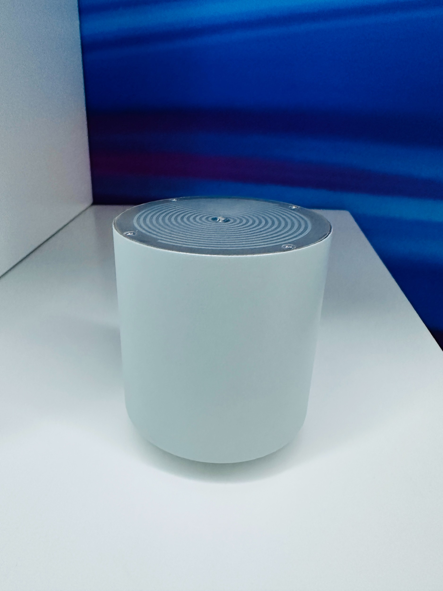 XW2334 2-18GHz右旋圆极化天线